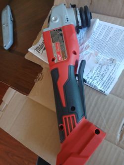 Milwaukee 18v grinder Brushless modelo 2686-20  no jendo nn protector si como se ve new