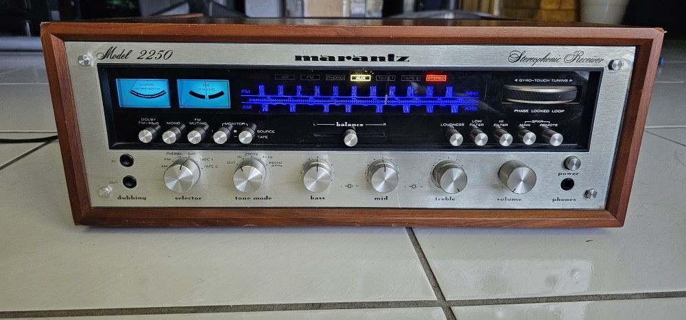 Marantz 2250 - Restored - Vintage Stereo Reciever 