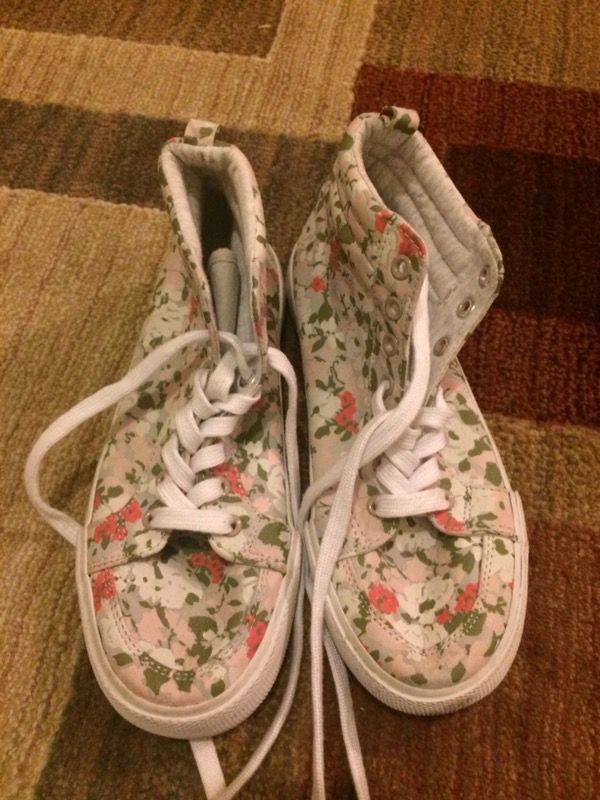 Girls shoes
