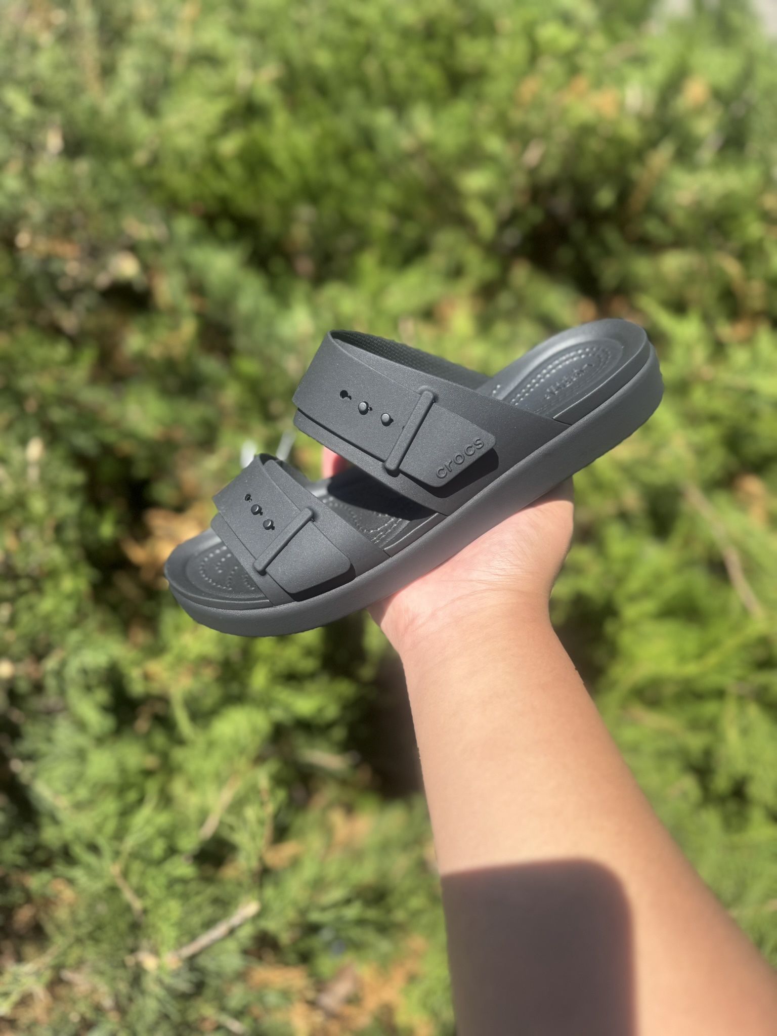 Crocs brooklyn buckle slide
