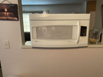 Microwave GE in good condition 60$ for wall mount