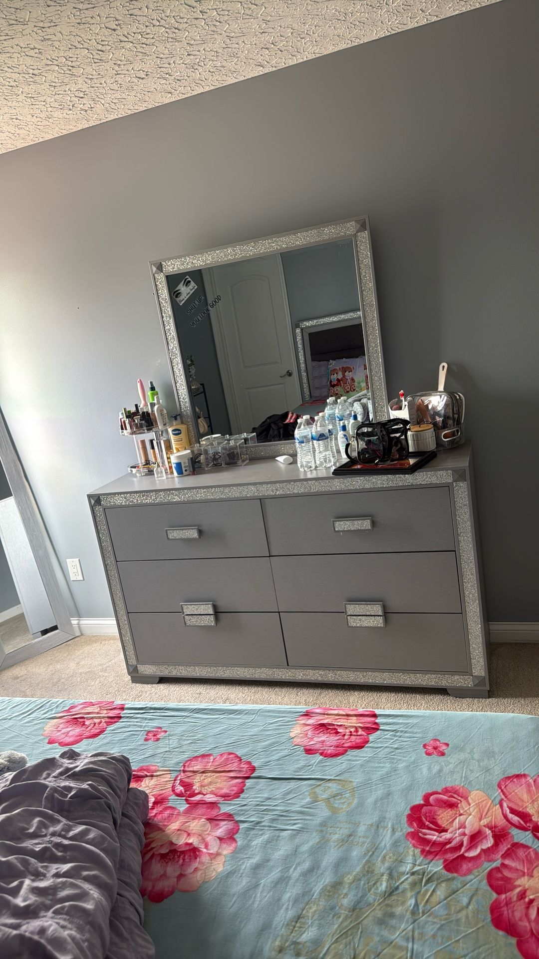 3 Set King Bed Night Stands And Dresser Mirror