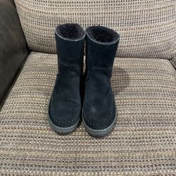 Size 8.5 Ladies Ugg Boots .