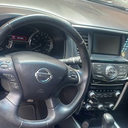 Nissan Pathfinder SV 2014