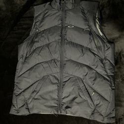 Oakley Puffer Vest Size XL 