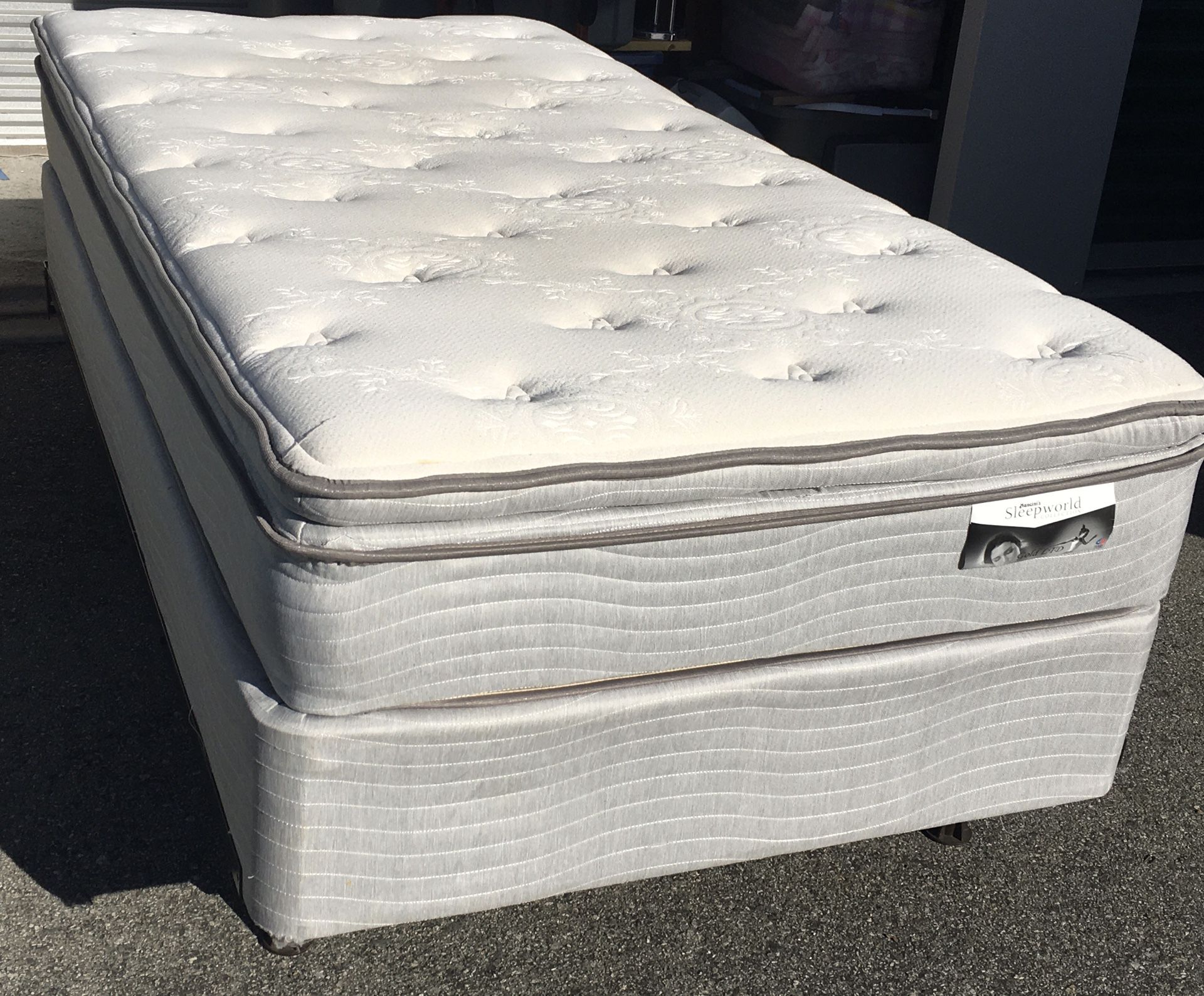 ****Twin Bed With Mattress ****