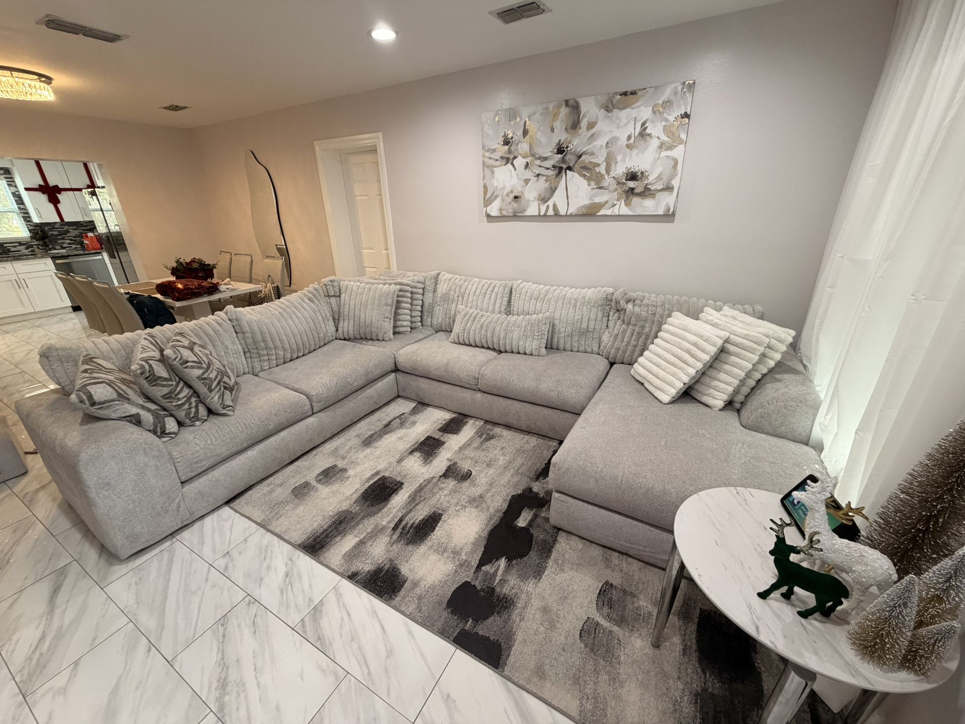 Moreau Street 3PC Sectional With Chaise Right