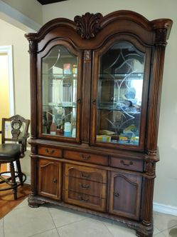 China Cabinet  Beautiful Condition