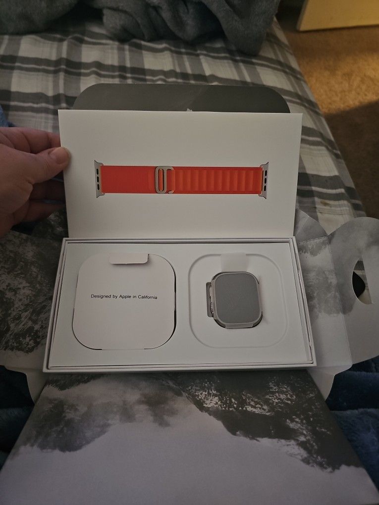 Apple Watch Ultra 2 49mm Titanium Case