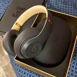 Beats Studio 3 Headphones (NEW)