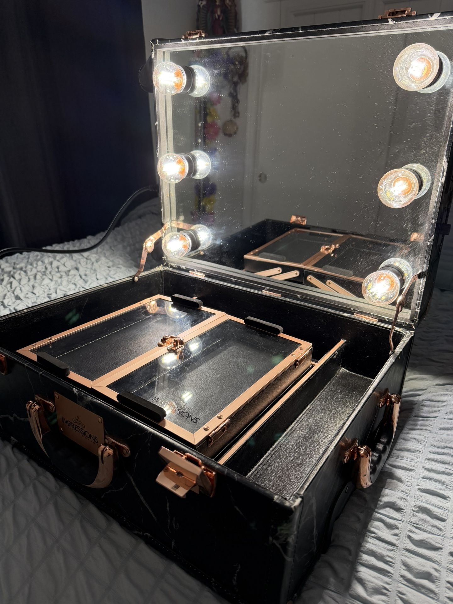 Impressions Mirror Suite Case
