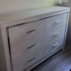 Dresser And Night Stand With Mirror For The Dresser 