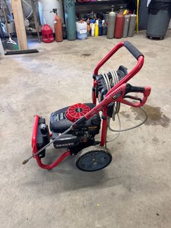 Husky 2600PSI pressure washer. Honda motor