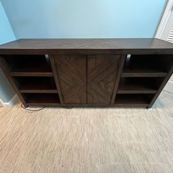 Great Looking Console from Raymour and Flanagan Great condition