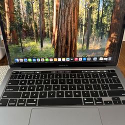 MacBook Pro 13 .3 Inch  2560x1600