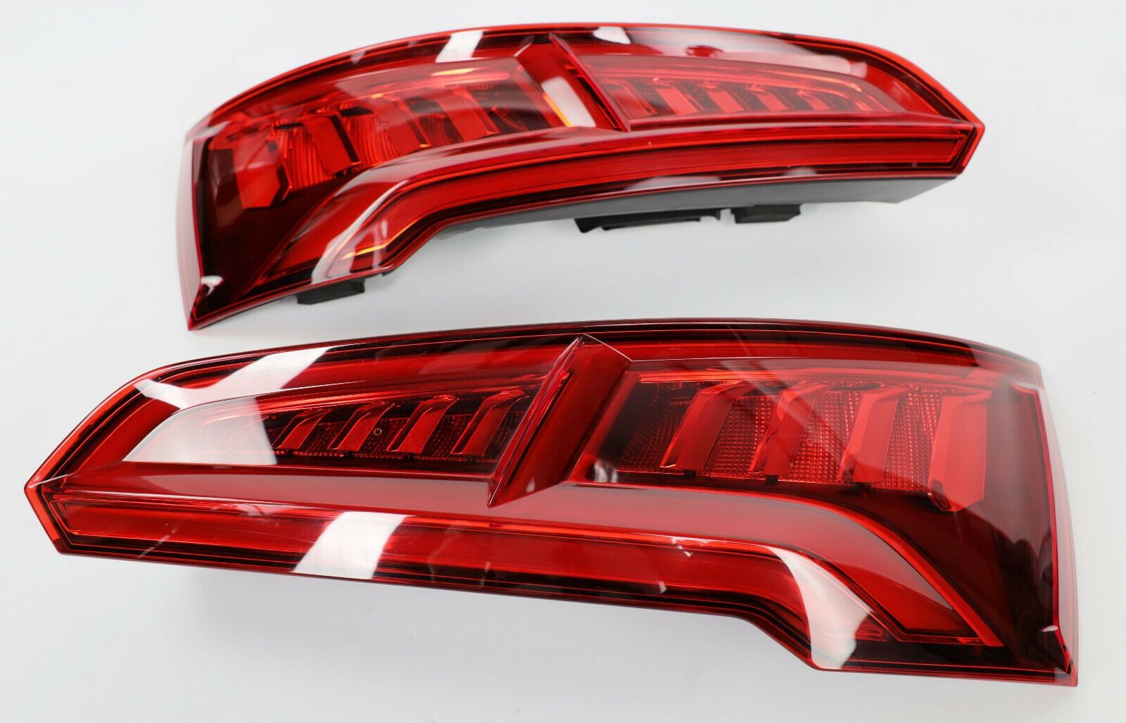 2018 Audi Q5 Rear Lamp Set Left and Right