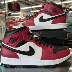 Air Jordan 1 Mid Chicago Toe