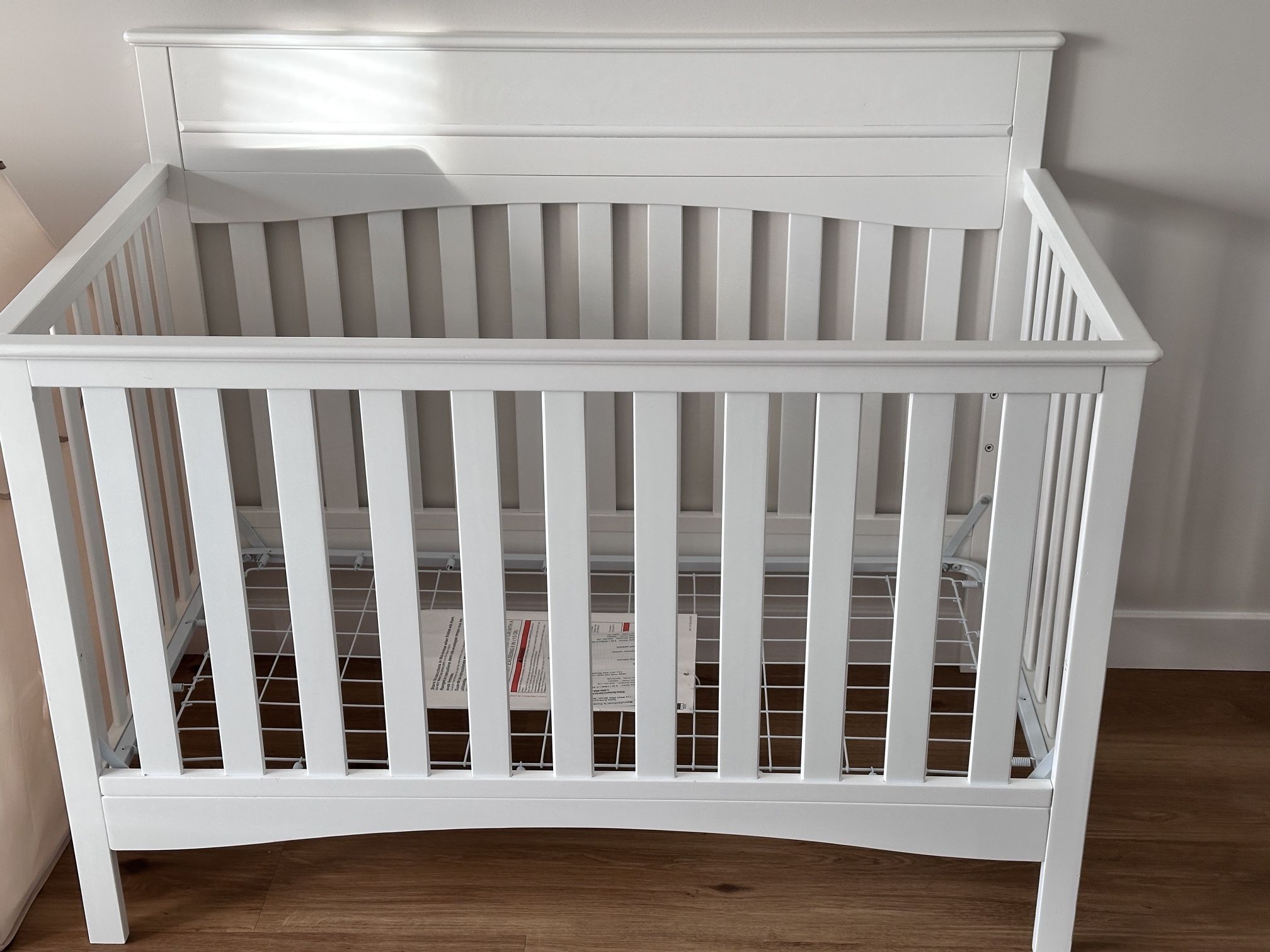 Delta children 6 in 1 crib/lit de bebe 6 en 1