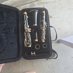 Student Clarinet + Hard Case – Excellent Condition  