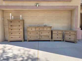 Dresser set