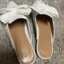 Women’s white flats with bow- size 8