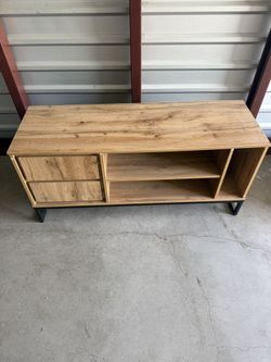 OAK Faux Wood TV Stand – 47″ L
