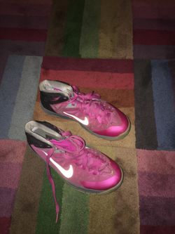 Girls Nike breast cancer size 4.5