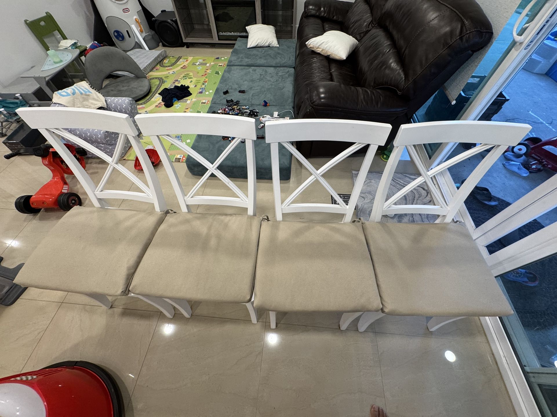 4 White Wooden Chairs With Seat Cushion