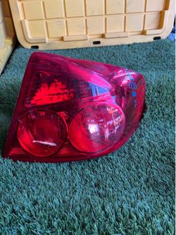 2006 G35 Passenger/Right Side Tail Light