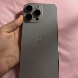 vendo iphone 15 PRO MAX  todo nuevo tiene la batería al 100%