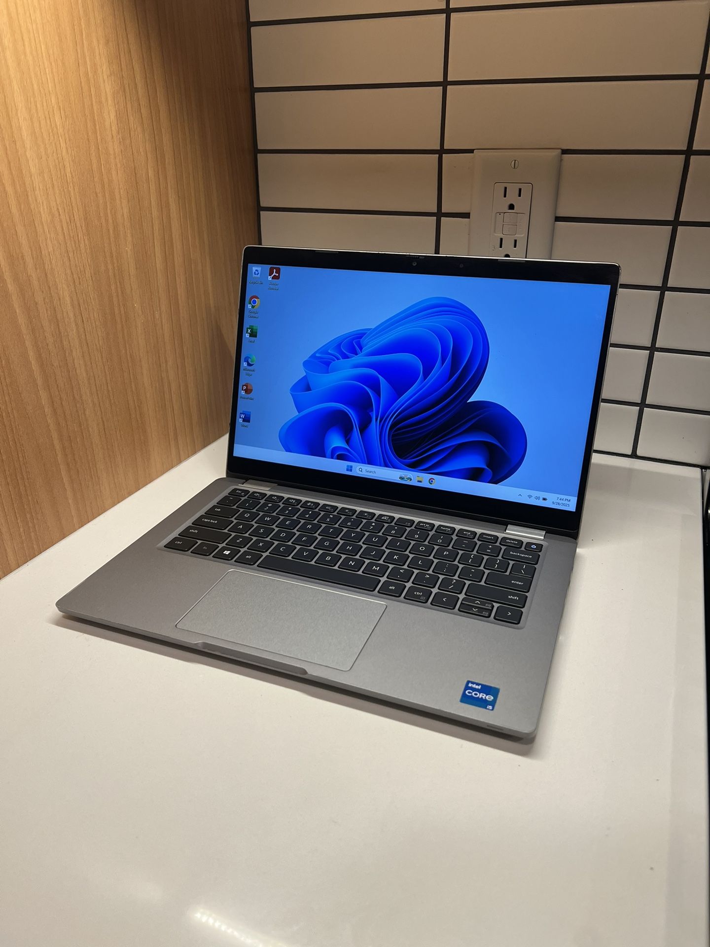 Dell Latitude 5320 13” 2-in-1 Laptop - i5 | 16 GB RAM | 1 TB Storage | Win 11 Pro | Office 2021