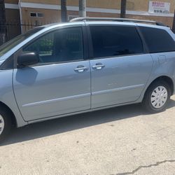 Minivan Toyota sienna