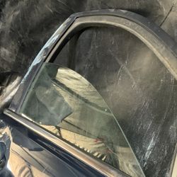 G8 Gt Front Passenger Window 