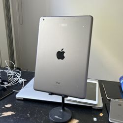 9.7” iPad Air Retina 1st Gen 16GB WiFi Great Condition 
