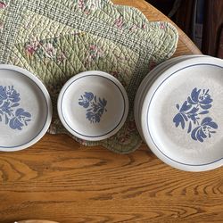 Pfaltzgraff Yorktowne Dishes Vintage Pfaltzgraff Yorktowne Stoneware 10" Dinner Plates