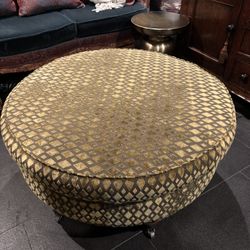 Large Round Upholstered Ottoman with Hidden Storage – On Wheels (Vintage Style)