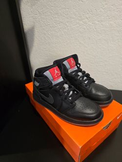 Air Jordan 1 Mid GS 'Black Metallic Reimagined'