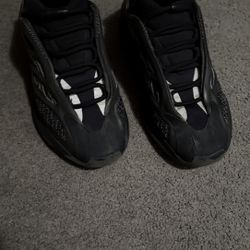 Yeezy 700 v3 “Dark glow”