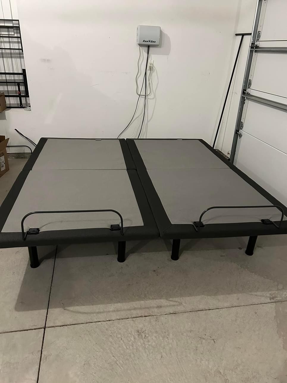 Like New Split King Casper Adjustable Bed Base for Sale in Portland, OR