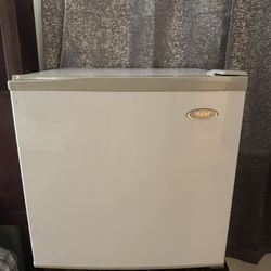 Mini fridge- White