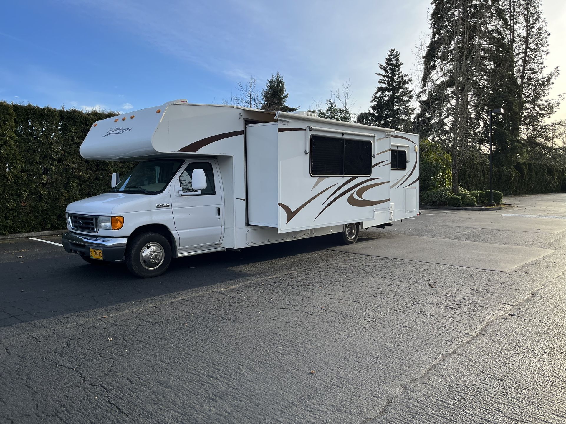 2008 Coachmen Freedom Express