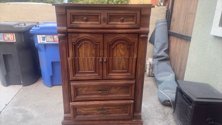 Free dresser
