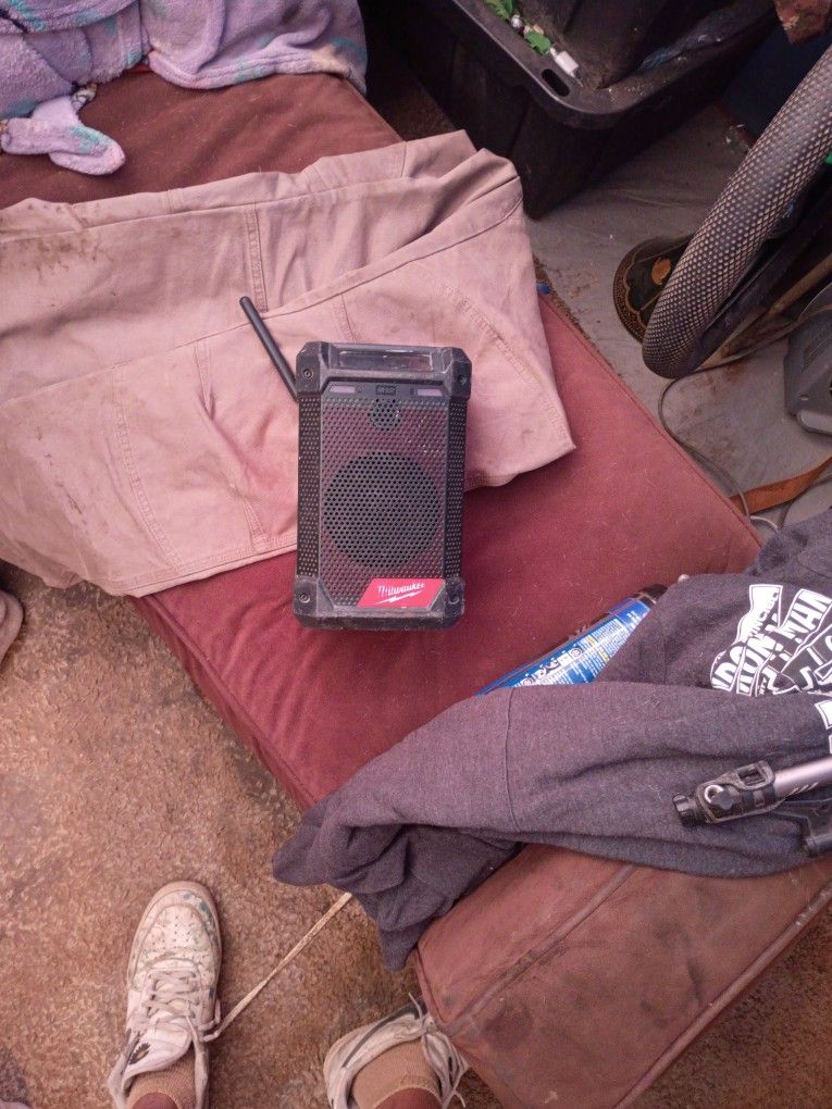 Milwaukee M12 Radio/ Bluetooth 