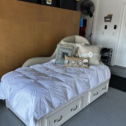 Twin Bed W/Drawers