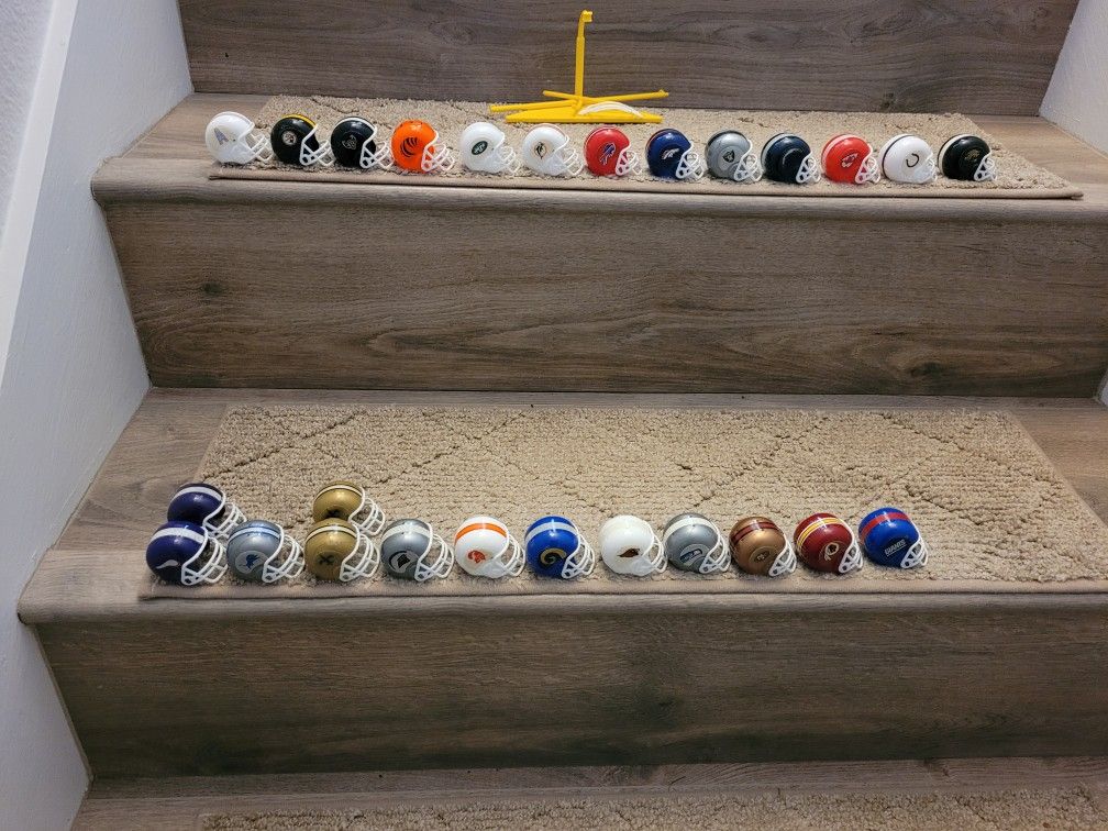 VINTAGE NFL VENDING MACHINE Mini HELMETS