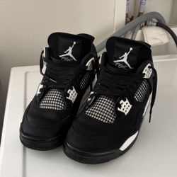 Jordan 4 White Thunders Size 10.5