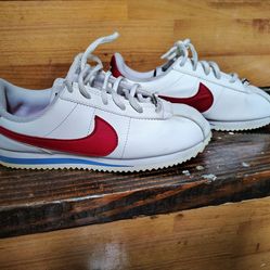 Nike Cortez 5y / size 6.5 women equivalent (used /excellent condition)$30
