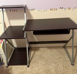 Desk with keyboard pull out tray