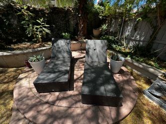 Free Patio lounge chairs