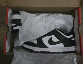 Nike Women's Dunk Low Sneaker - Size 5